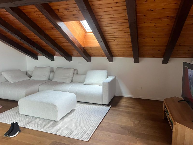 Foto reale di pavimento Parquet Mardegan Tavola in soggiorno — casa reale della community Casa Match
