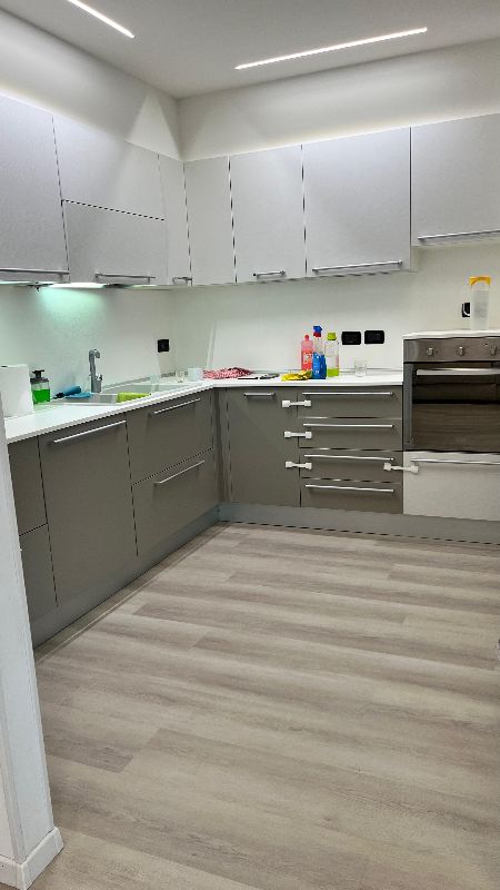 Foto reale di pavimento SPC DECO DECKING CLAP 3D in cucina — casa reale della community Casa Match