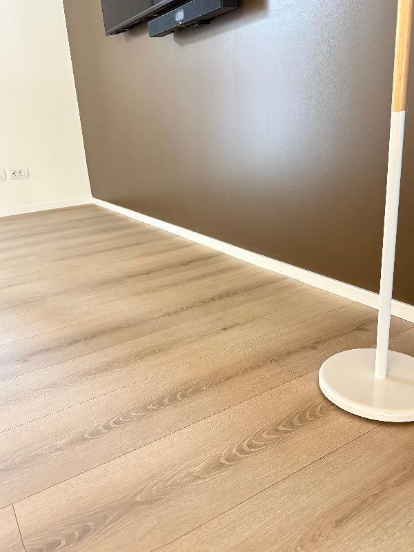 Foto reale di pavimento Laminato colore champs élysée BERRYALLOC HPF — casa reale della community Casa Match