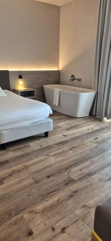 Foto reale di pavimento SPC colore annapurna FLOW 55 — casa reale della community Casa Match