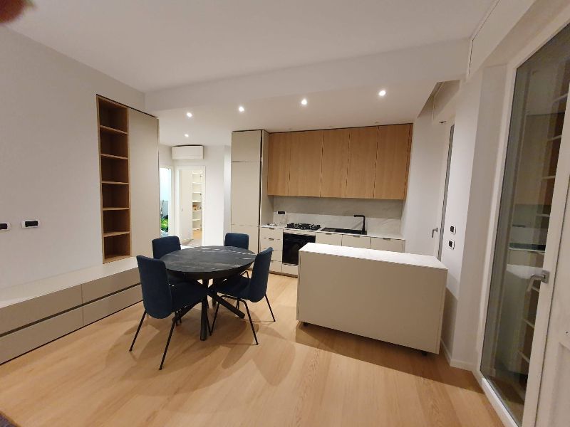 Foto reale di pavimento SPC colore whitney FLOW XL — casa reale della community Casa Match