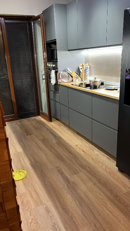Foto reale di pavimento SPC colore yadan DECO DECKING CLAP 3D — casa reale della community Casa Match