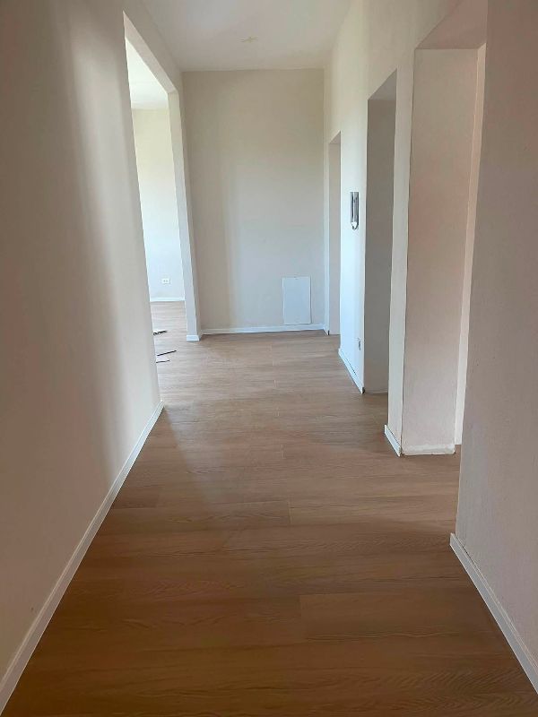 Foto reale di pavimento SPC colore faggio crudo Skema Star KR — casa reale della community Casa Match