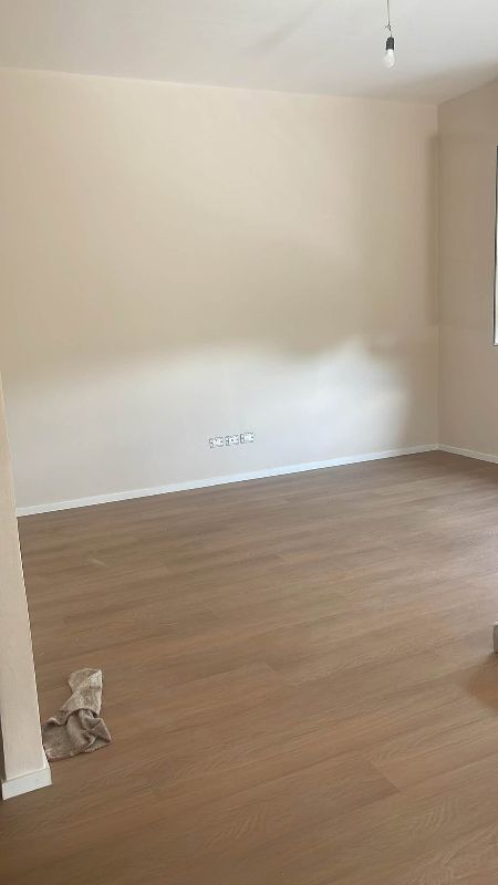 Foto reale di pavimento SPC colore faggio crudo Skema Star KR — casa reale della community Casa Match