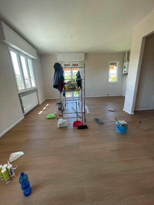 Foto reale di pavimento SPC colore faggio crudo Skema Star KR — casa reale della community Casa Match