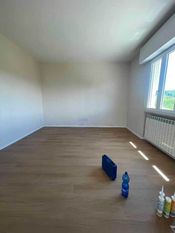 Foto reale di pavimento SPC colore faggio crudo Skema Star KR — casa reale della community Casa Match