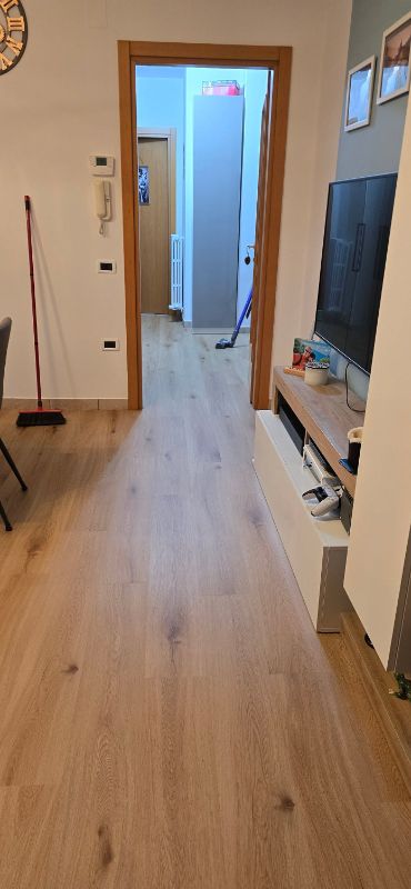 Foto reale di pavimento SPC colore rovere naturale Iperceramica SPC — casa reale della community Casa Match