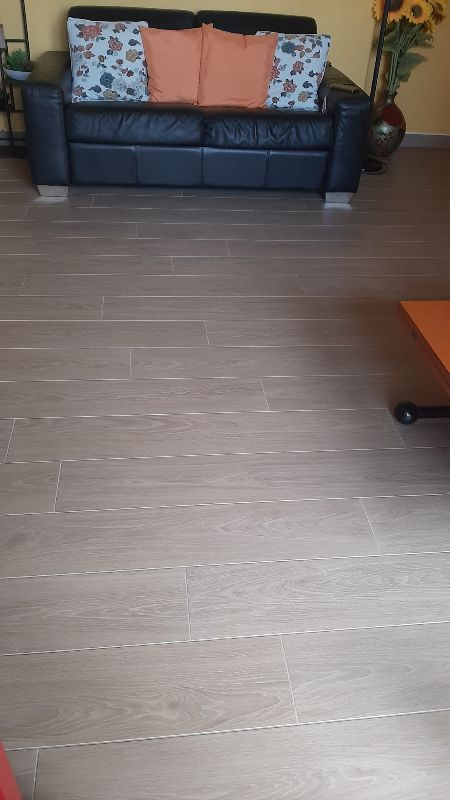 Foto reale di pavimento Gres porcellanato colore corda ERGON Woodtouch — casa reale della community Casa Match