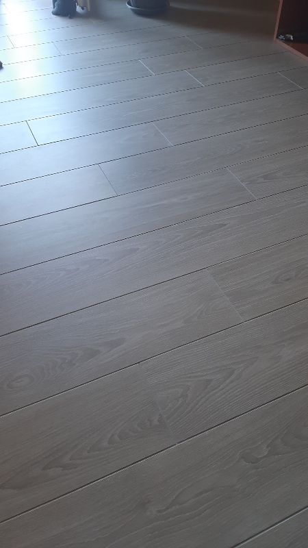 Foto reale di pavimento Gres porcellanato colore corda ERGON Woodtouch — casa reale della community Casa Match