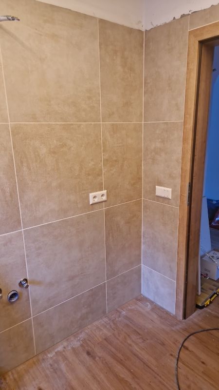 Foto reale di pavimento Gres porcellanato colore beige Iperceramica Gres — casa reale della community Casa Match