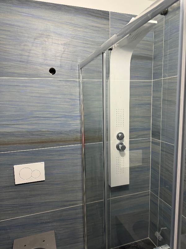 Foto reale di pavimento Gres porcellanato colore blu/azzurro Iperceramica Gres — casa reale della community Casa Match
