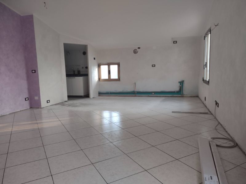 Foto reale di pavimento SPC colore marrone LI&PRA Élite 0.55 — casa reale della community Casa Match