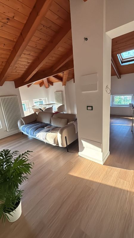 Foto reale di pavimento SPC colore natural Bricofloor Infloor — casa reale della community Casa Match