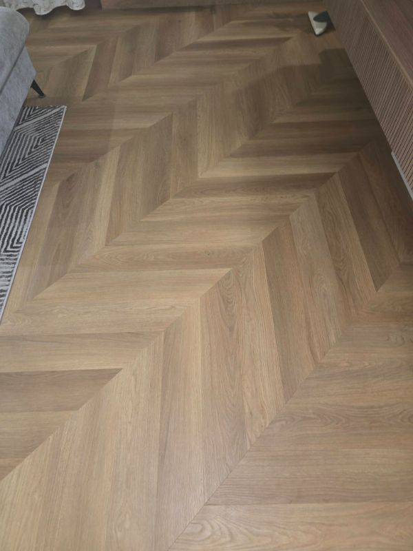 Foto reale di pavimento SPC colore eureka DECO DECKING CLAP 3D — casa reale della community Casa Match