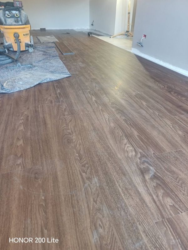 Foto reale di pavimento SPC colore patagonia DECO DECKING CLAP 3D — casa reale della community Casa Match