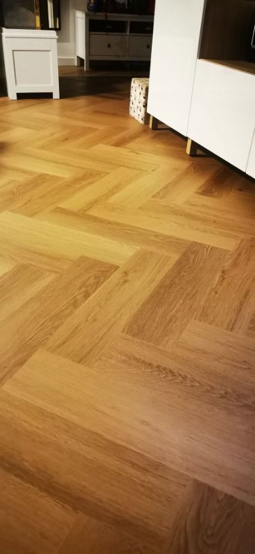 Foto reale di pavimento SPC colore log DECO DECKING CLAP REAL — casa reale della community Casa Match