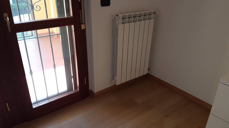 Foto reale di pavimento SPC colore gobi DECO DECKING CLAP 3D — casa reale della community Casa Match
