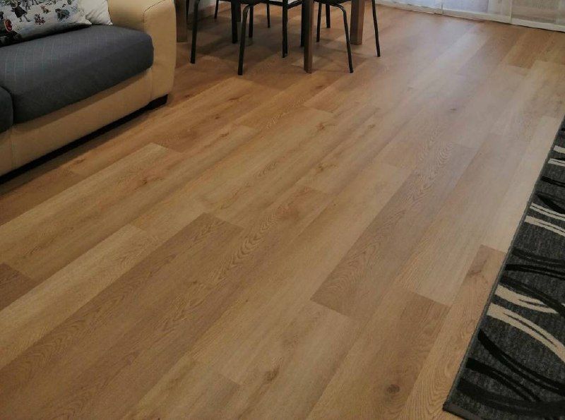 Foto reale di pavimento SPC colore takla DECO DECKING CLAP 3D — casa reale della community Casa Match