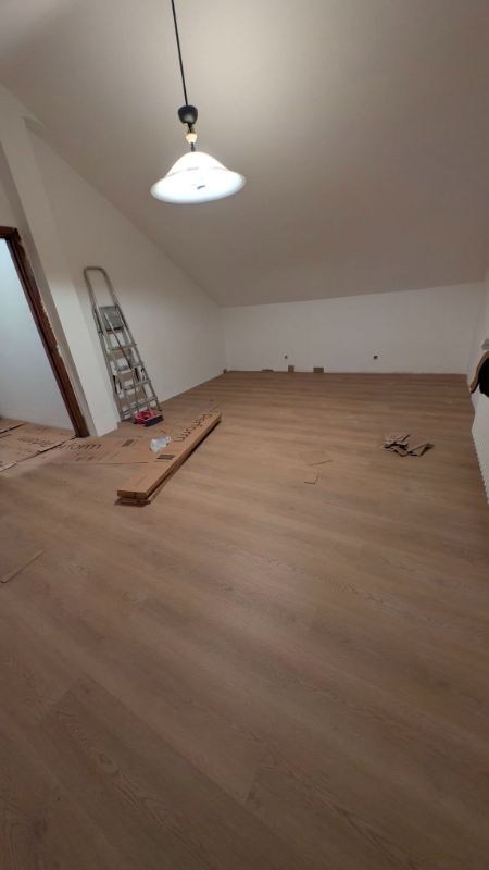 Foto reale di pavimento SPC colore modern oakmedi Leroy Merlin SPC — casa reale della community Casa Match