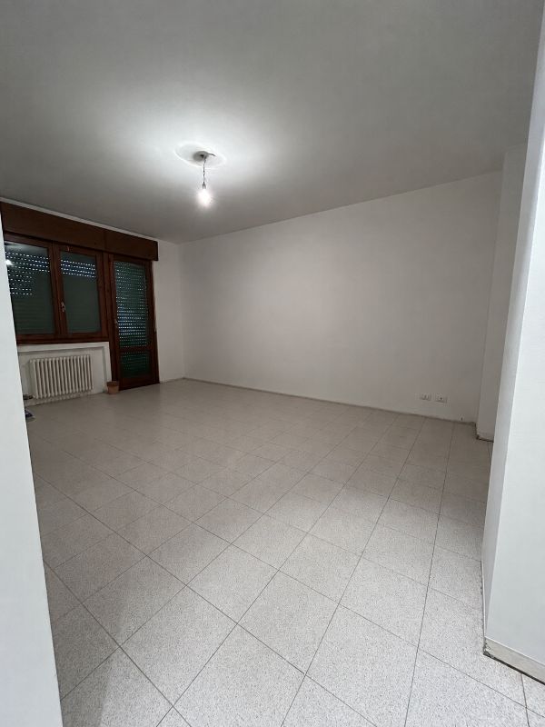 Foto reale di pavimento SPC colore teak medio Skema Star KR — casa reale della community Casa Match