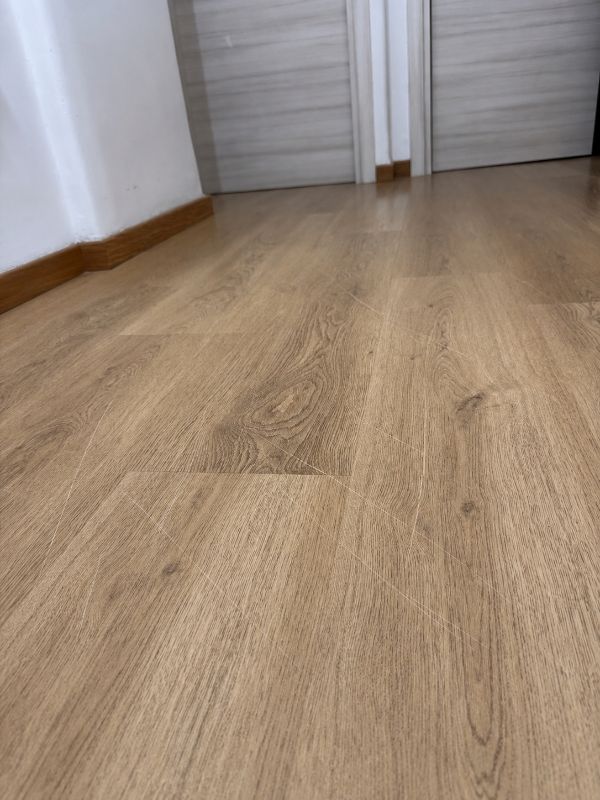 Foto reale di pavimento SPC colore yadan DECO DECKING CLAP 3D — casa reale della community Casa Match