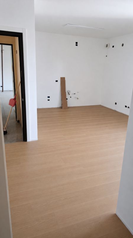 Foto reale di pavimento SPC colore rovere rustico syncro efs6062 VIRAG Evolution Fast Syncro — casa reale della community Casa Match