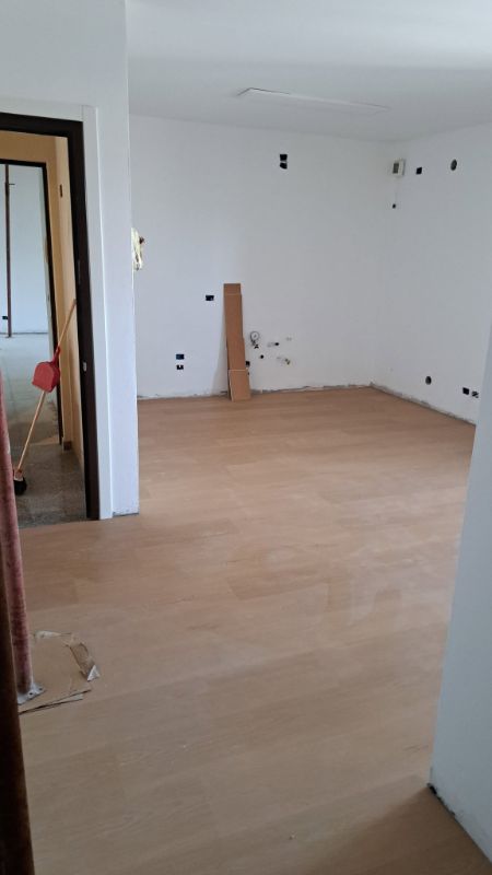 Foto reale di pavimento SPC colore rovere rustico syncro efs6062 VIRAG Evolution Fast Syncro — casa reale della community Casa Match