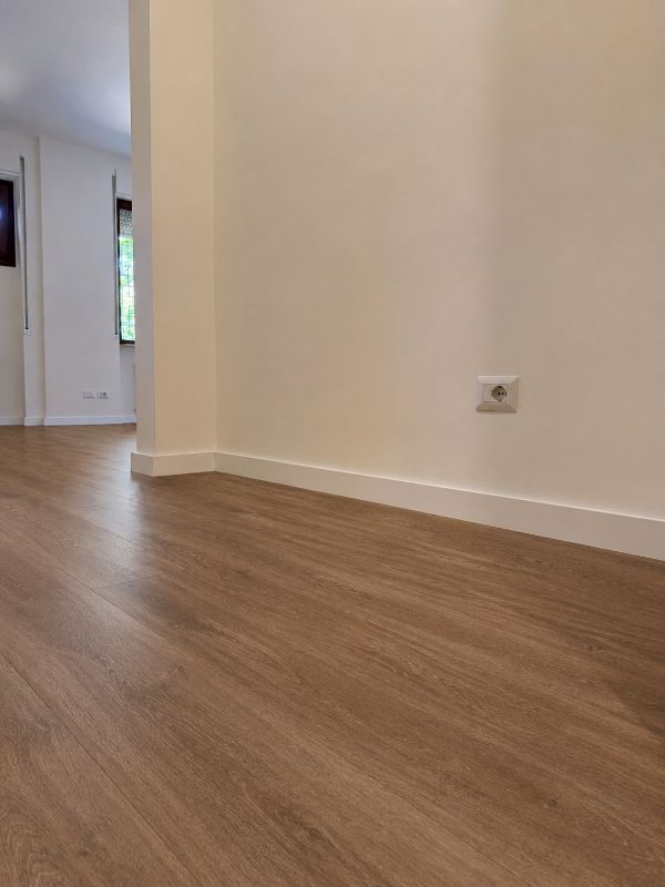 Foto reale di pavimento SPC colore everest FLOW 55 — casa reale della community Casa Match